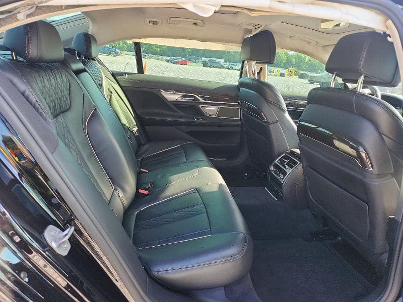 2016 BMW 750 XI 10