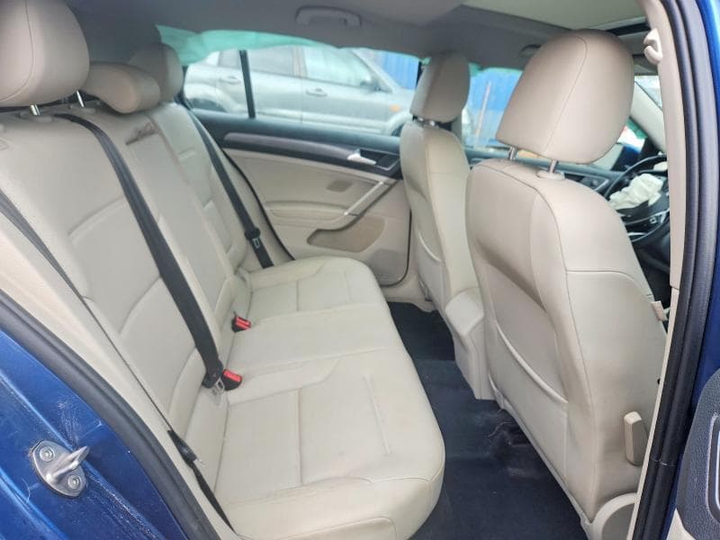 2019 VOLKSWAGEN GOLF S/SE 10