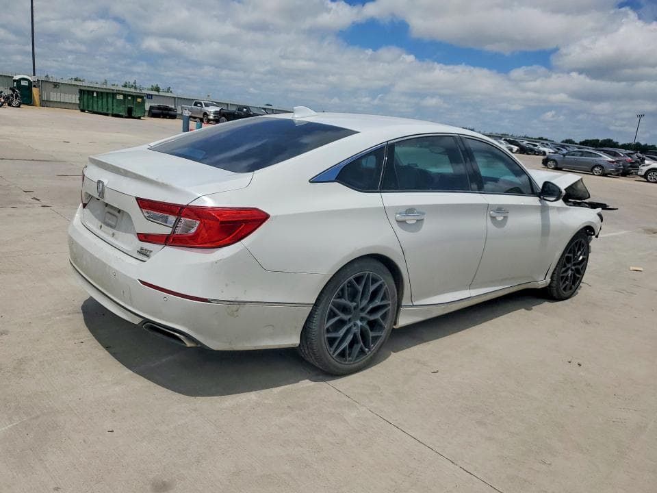 2018 HONDA ACCORD TOURING 3
