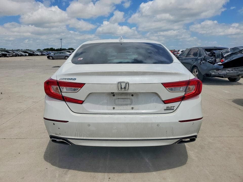 2018 HONDA ACCORD TOURING 6