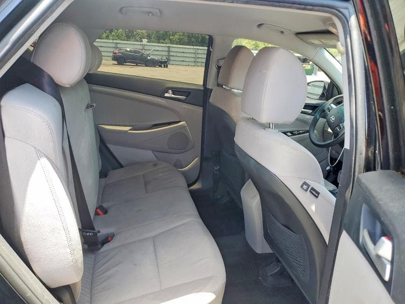 2020 HYUNDAI TUCSON SE 11