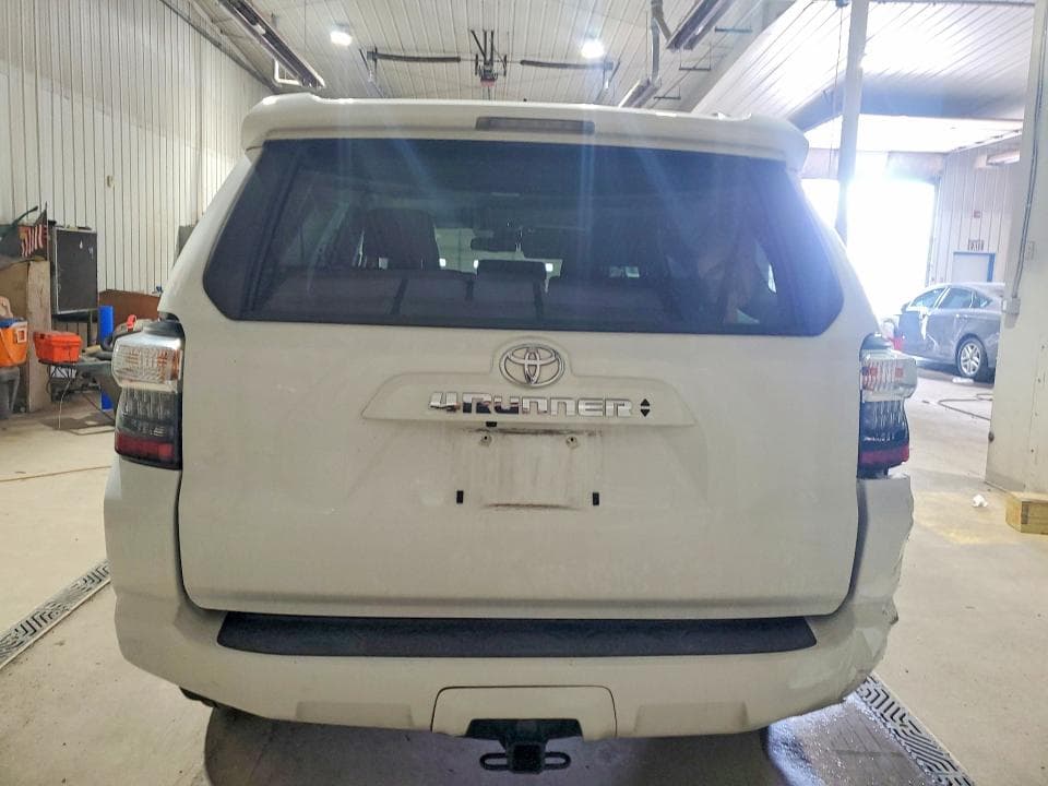 2022 TOYOTA 4RUNNER SR5 6