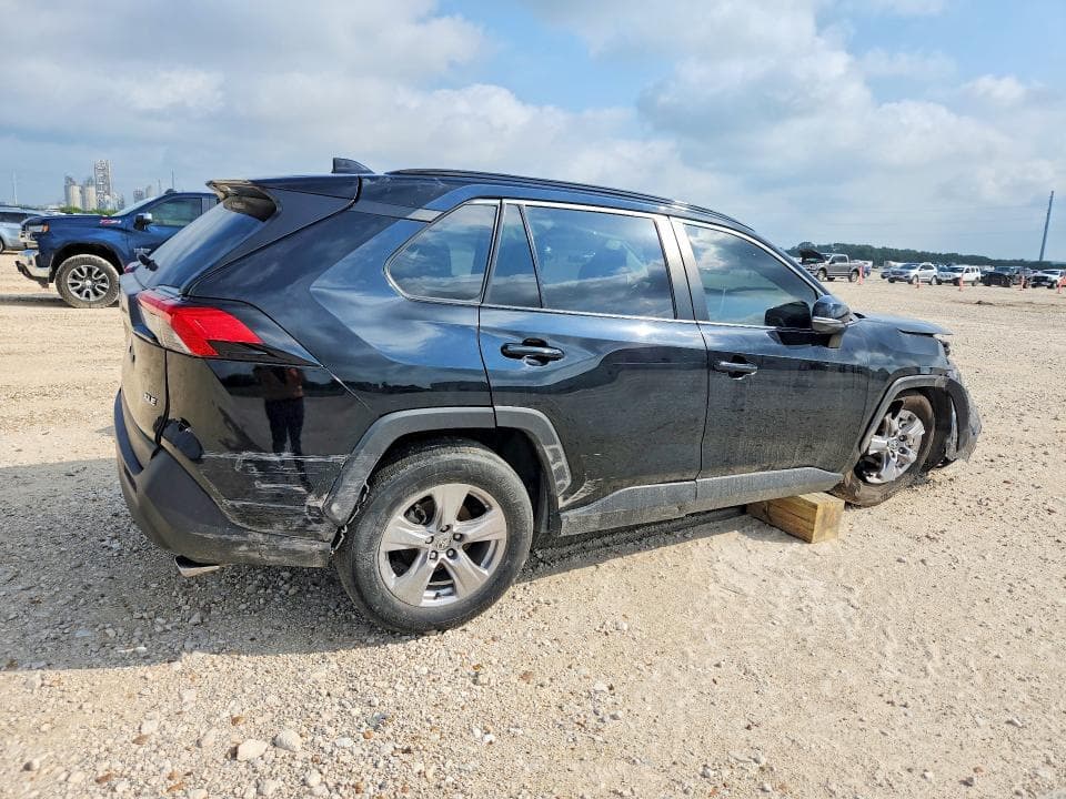 2023 TOYOTA RAV4 XLE XLE 3