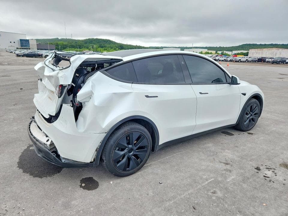 2025 TESLA MODEL Y 3