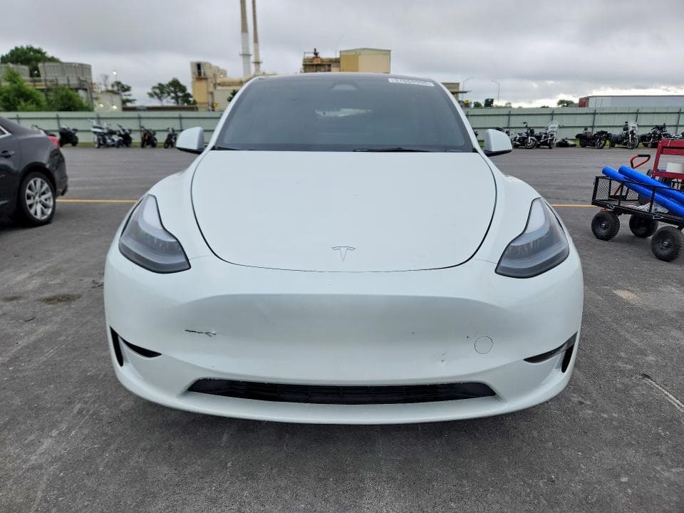 2025 TESLA MODEL Y 5