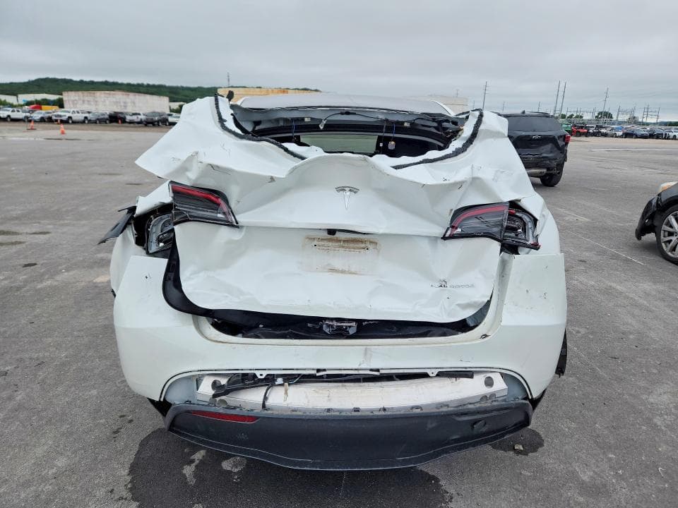 2025 TESLA MODEL Y 6