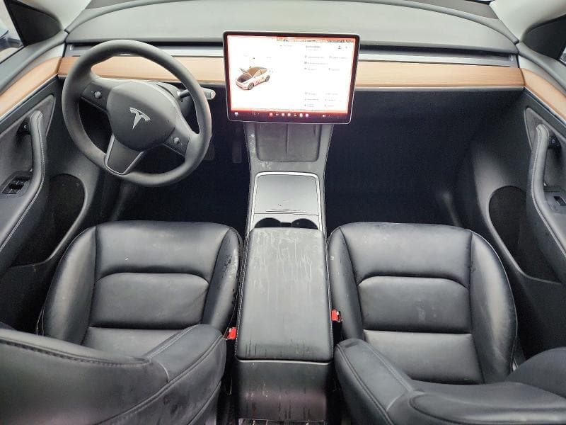 2025 TESLA MODEL Y 8
