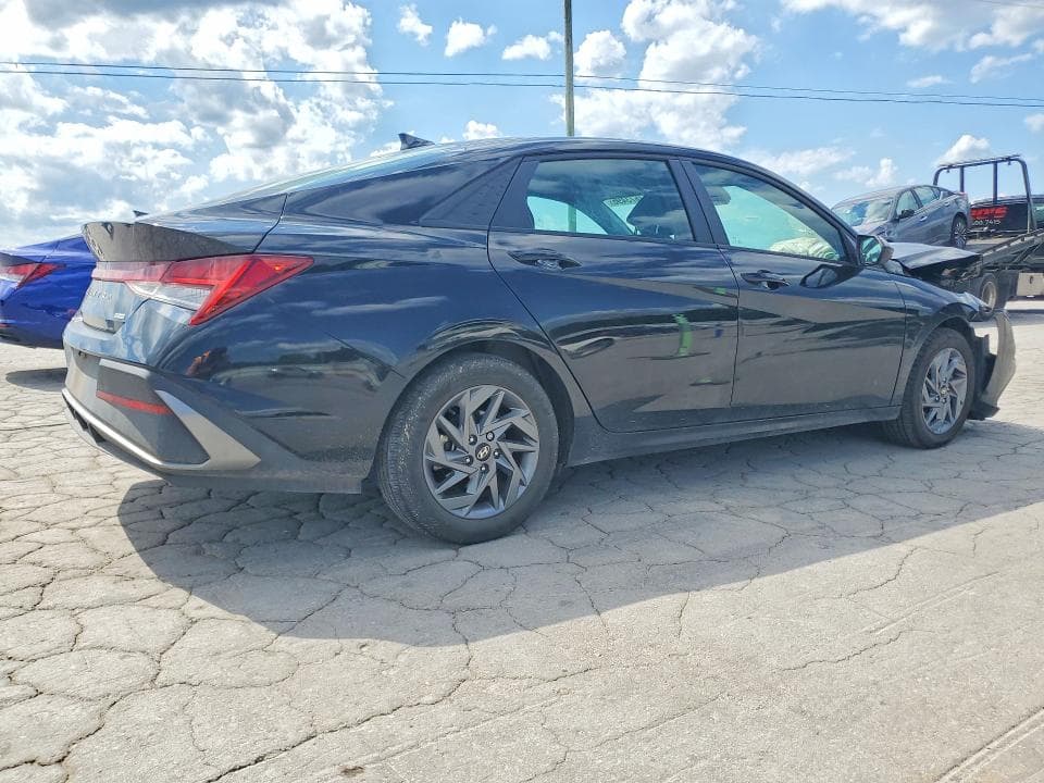 2024 HYUNDAI ELANTRA BLUE 3