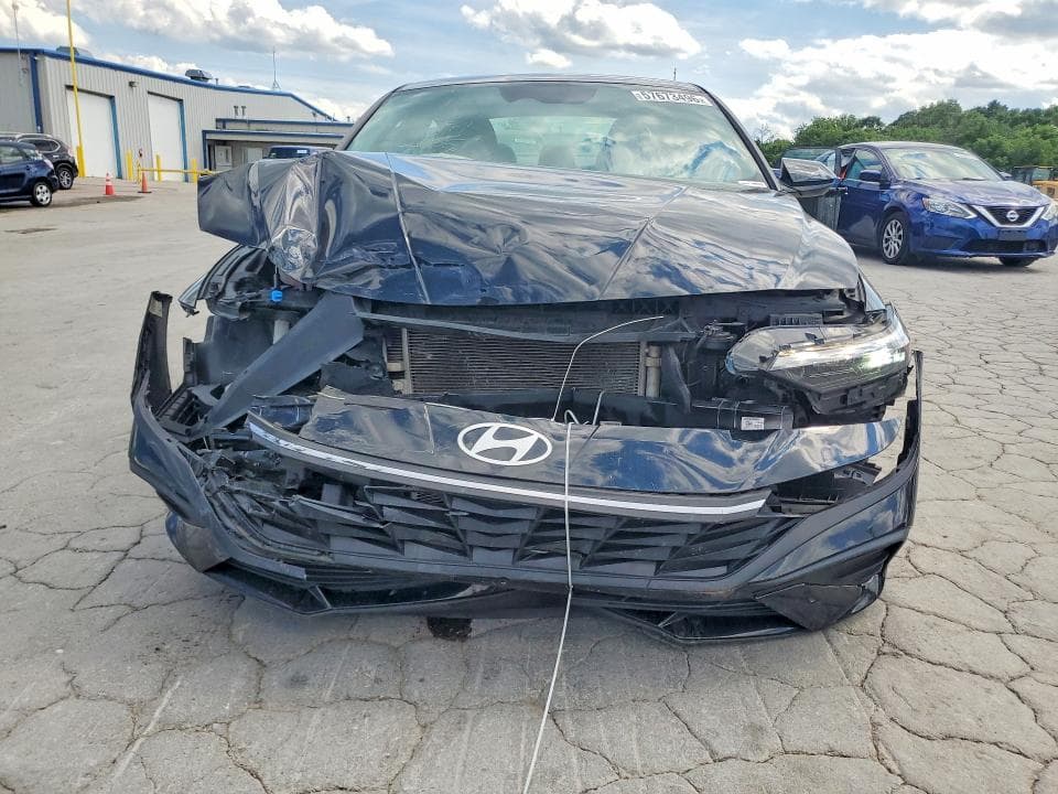 2024 HYUNDAI ELANTRA BLUE 5