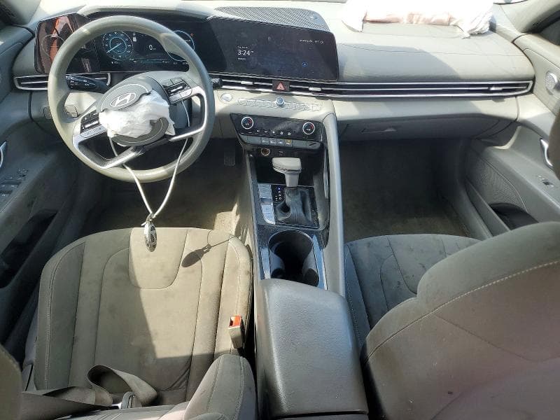 2024 HYUNDAI ELANTRA BLUE 8