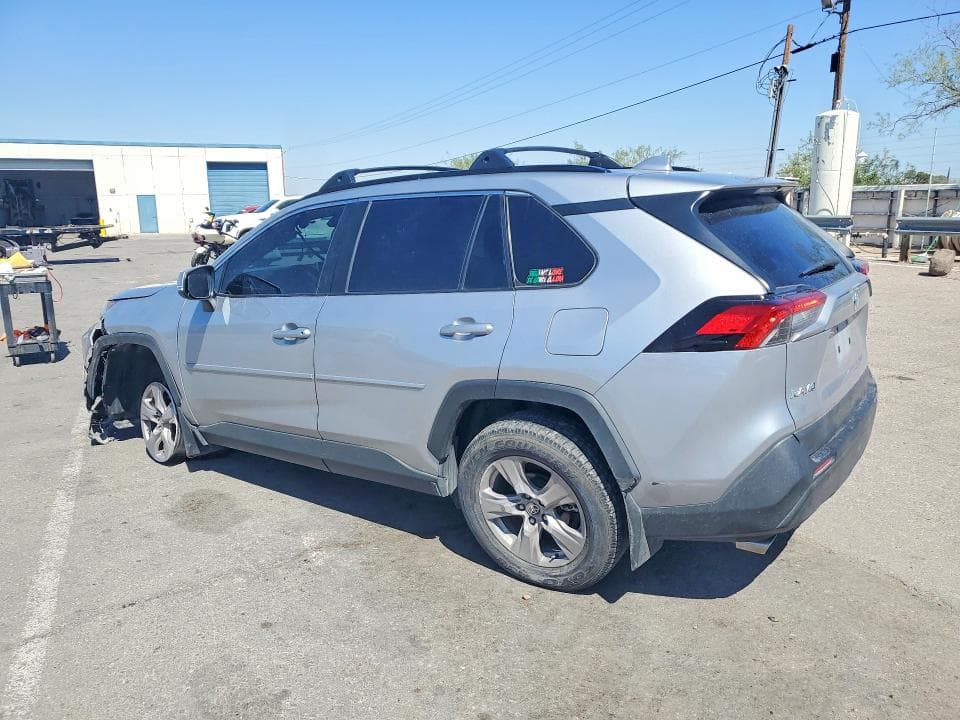 2023 TOYOTA RAV4 XLE 2