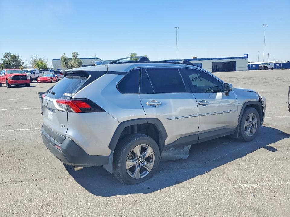 2023 TOYOTA RAV4 XLE 3