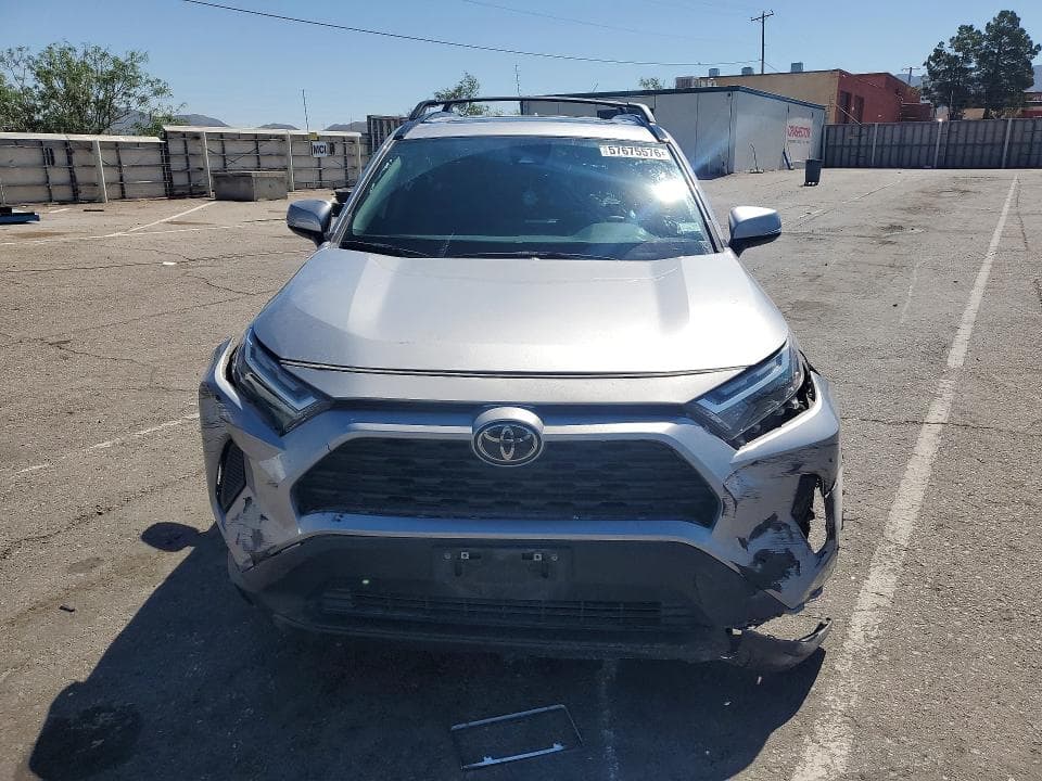 2023 TOYOTA RAV4 XLE 5