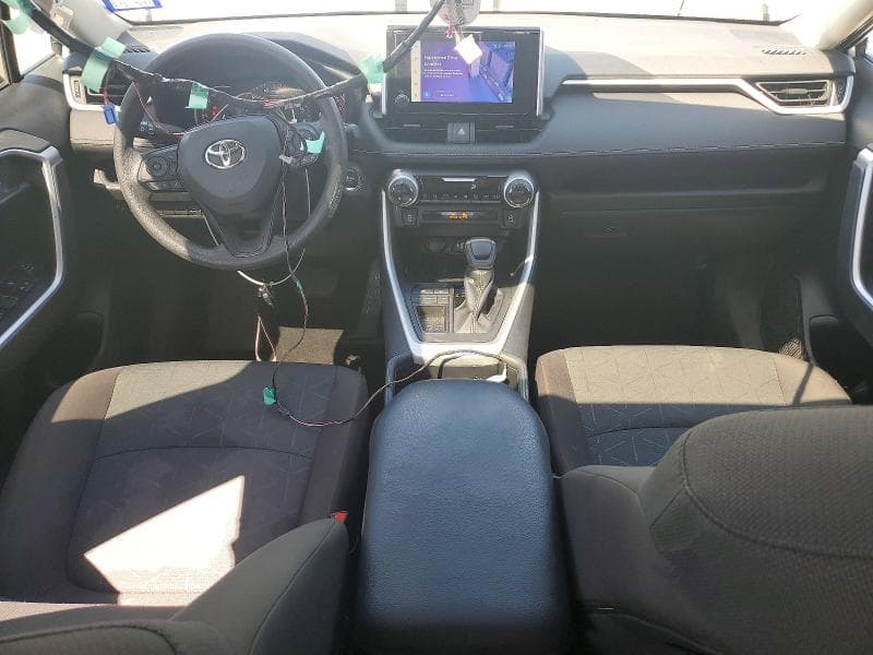 2023 TOYOTA RAV4 XLE 8
