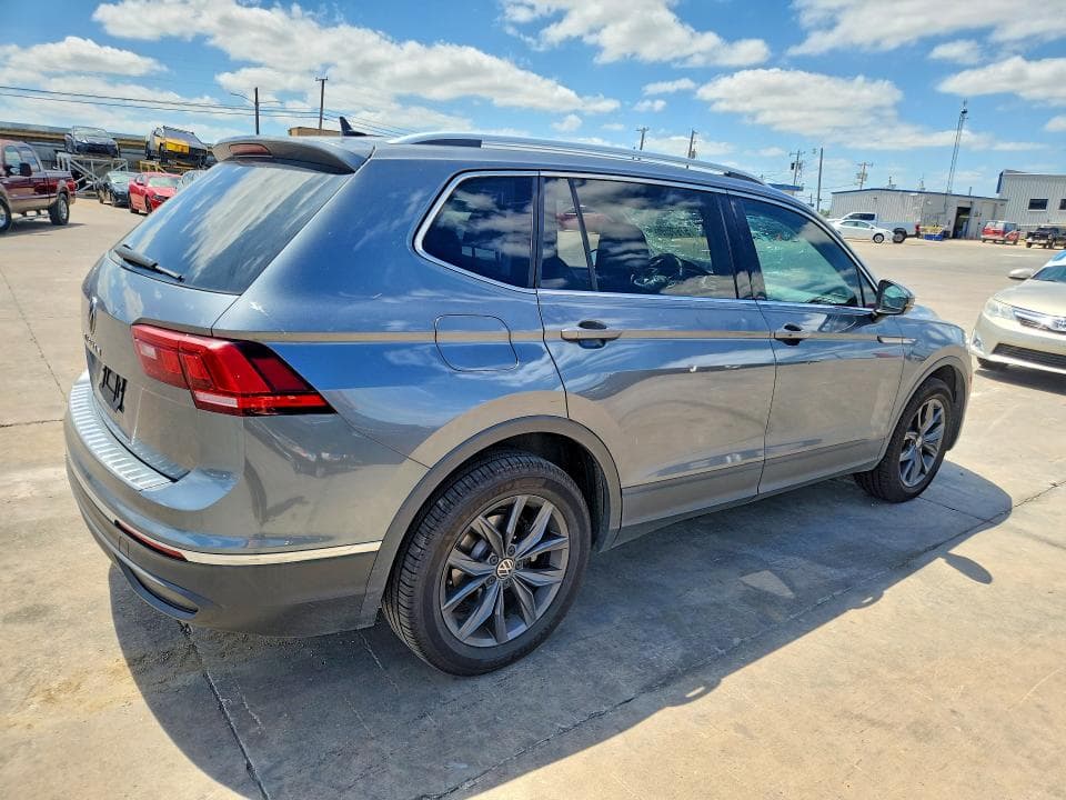 2023 VOLKSWAGEN TIGUAN SE SE 3