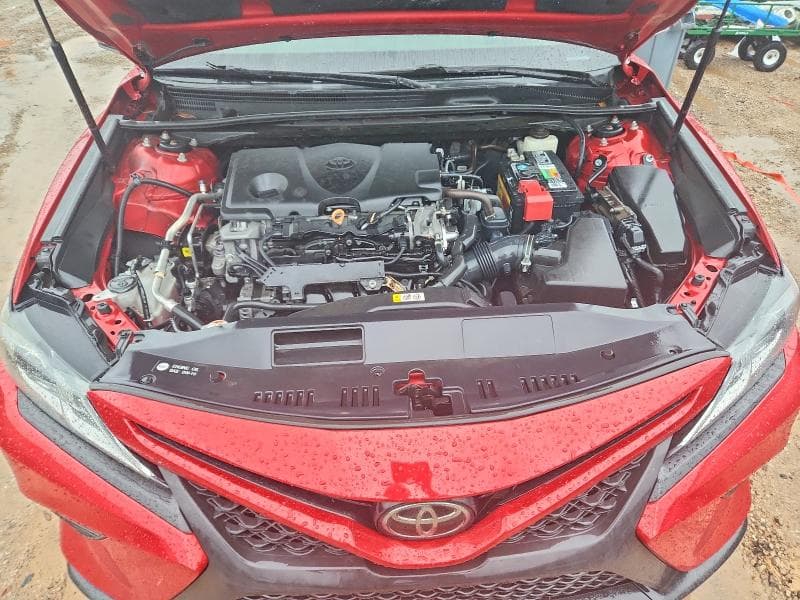 2020 TOYOTA CAMRY SE 11