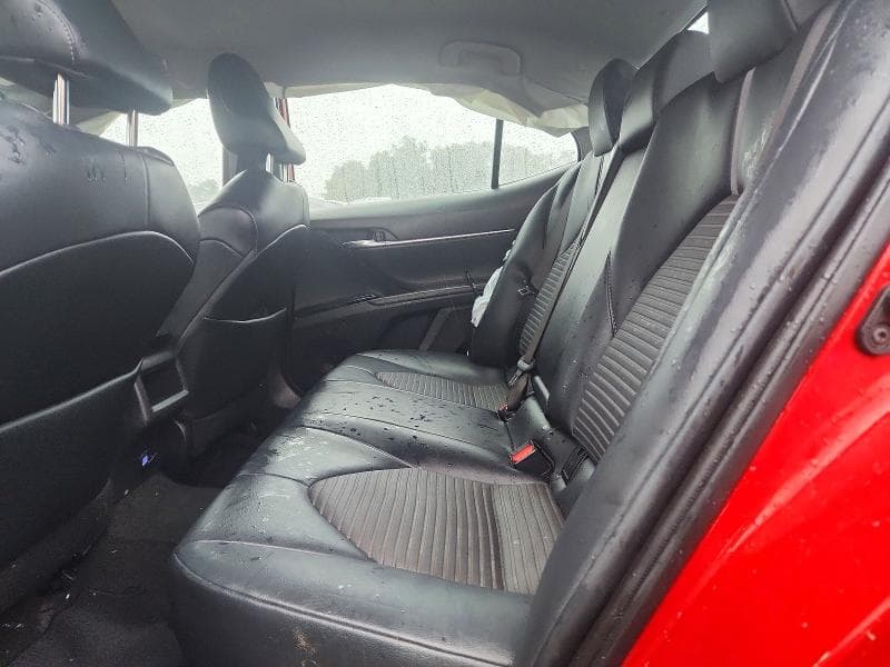 2020 TOYOTA CAMRY SE 10