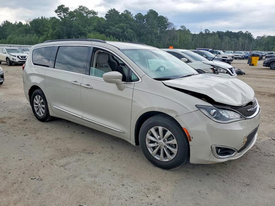 2017 CHRYSLER PACIFICA 4