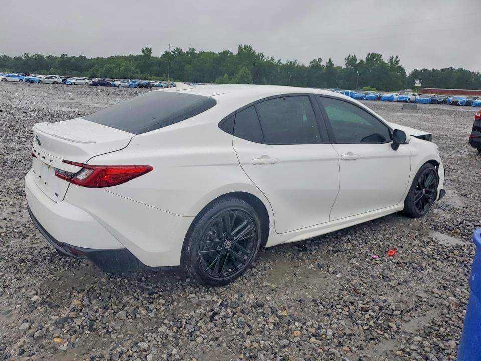 2025 TOYOTA CAMRY SE 3