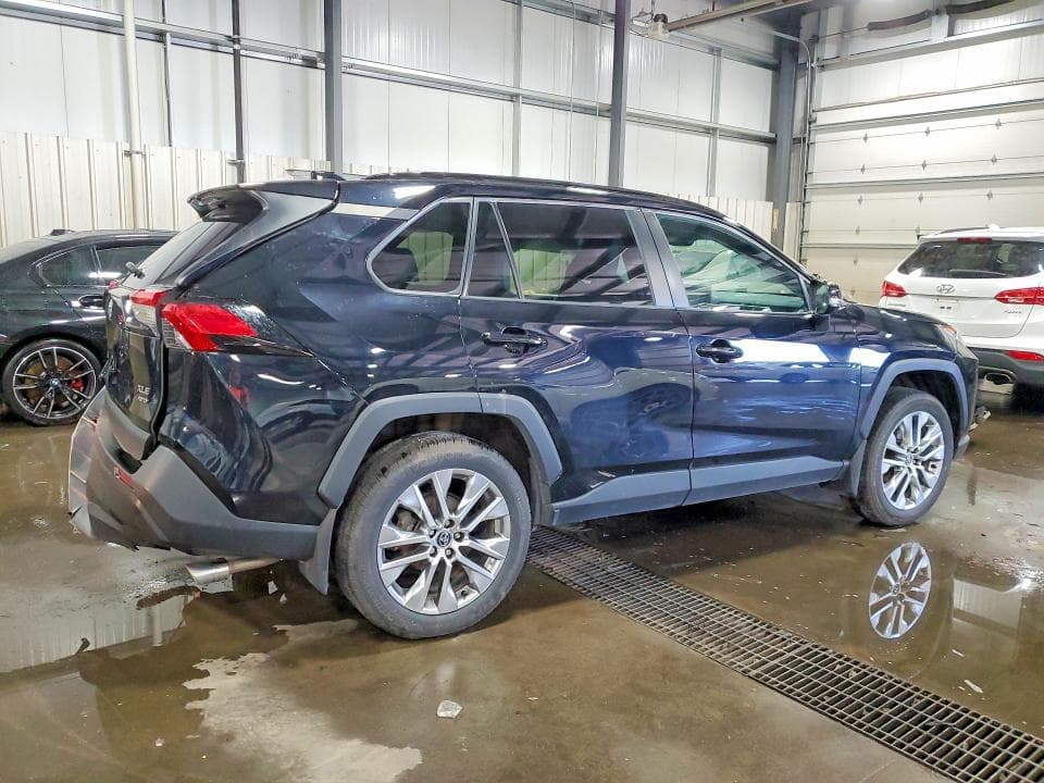 2020 TOYOTA RAV4 XLE PREMIUM 3