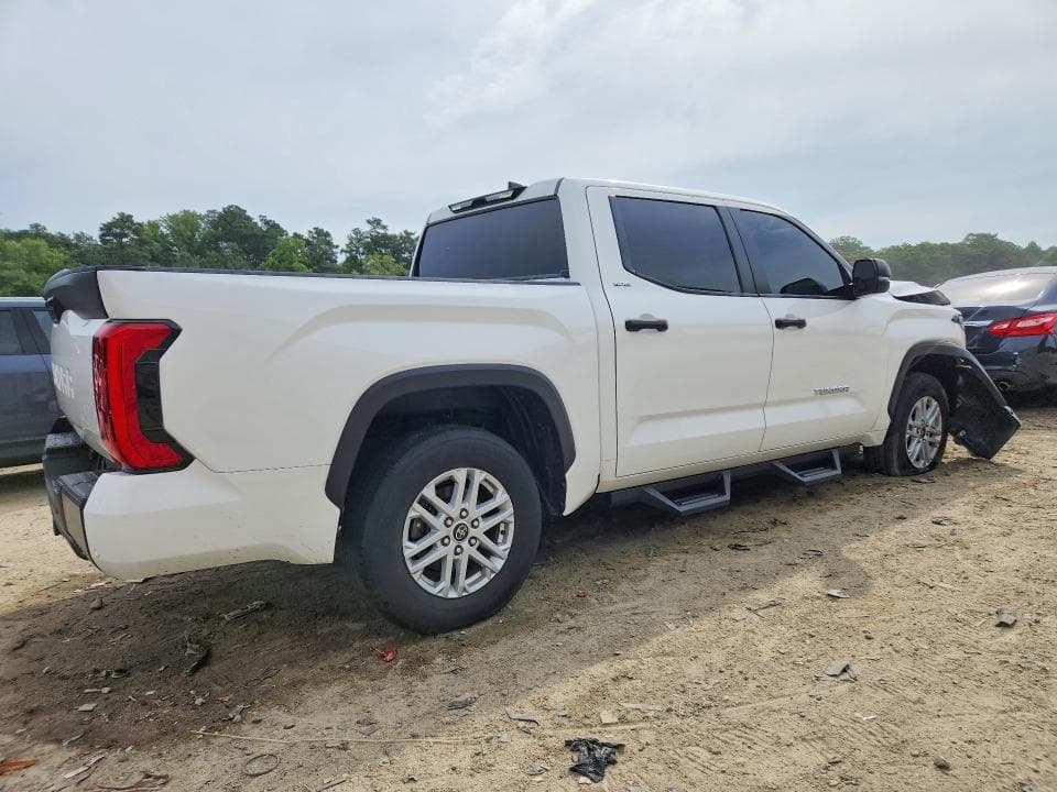 2024 TOYOTA TUNDRA SR5 3