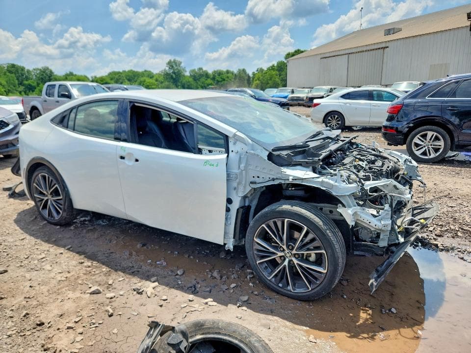 2024 TOYOTA PRIUS XLE 4