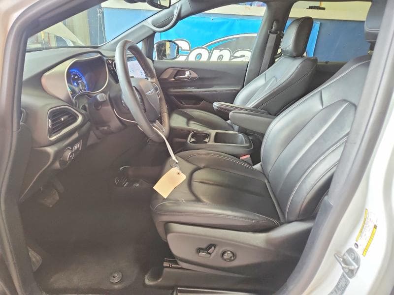 2025 CHRYSLER PACIFICA SELECT 8