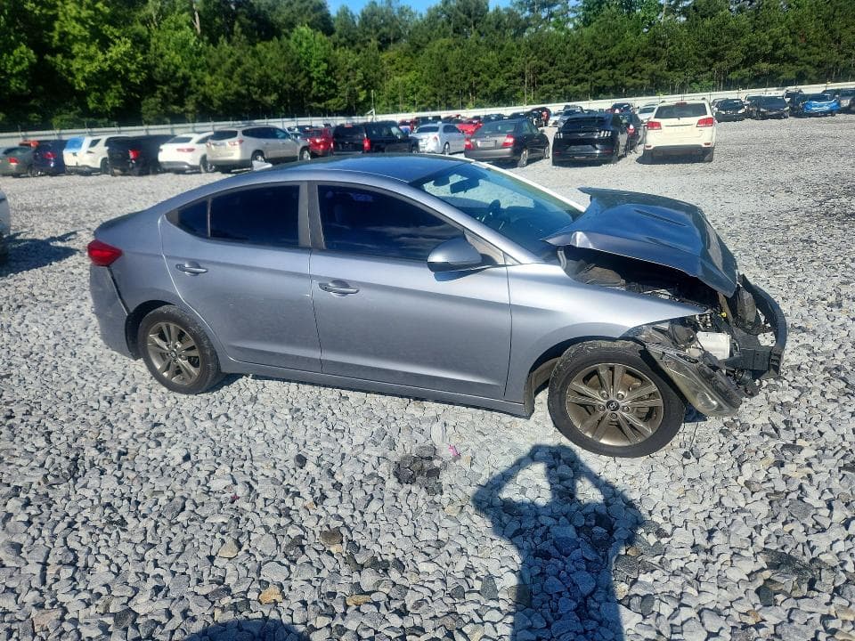 2017 HYUNDAI ELANTRA SE 4