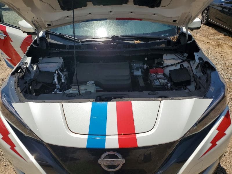 2025 NISSAN LEAF 11
