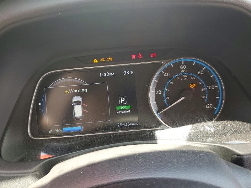 2025 NISSAN LEAF 9
