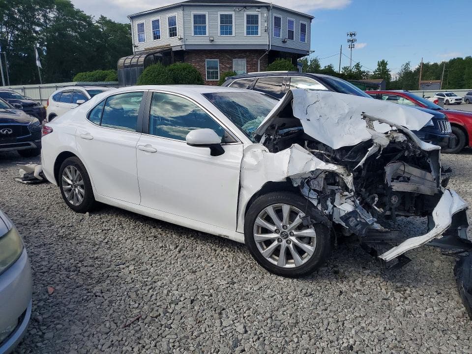 2019 TOYOTA CAMRY LE 4