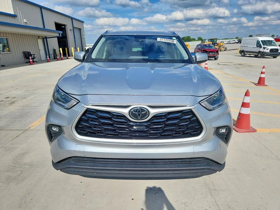 2021 TOYOTA HIGHLANDER XLE 5