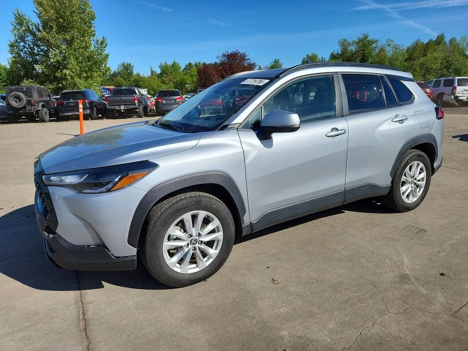 2022 TOYOTA COROLLA CROSS XLE - 1