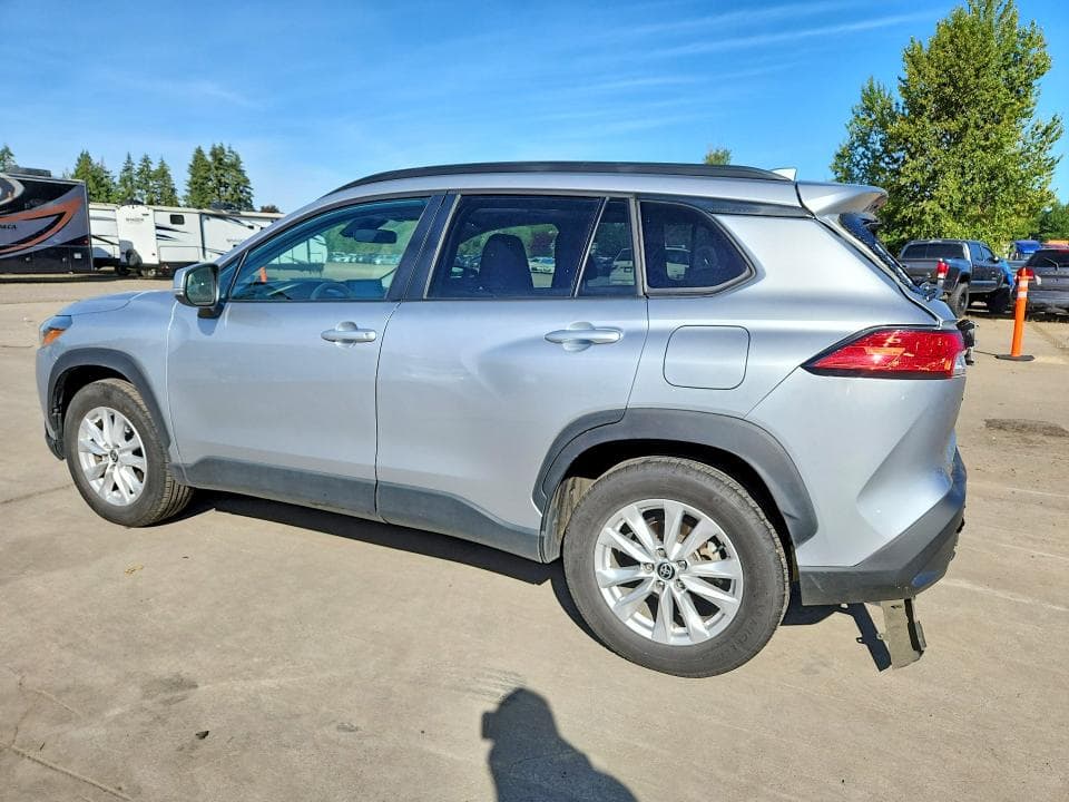 2022 TOYOTA COROLLA CROSS XLE 2