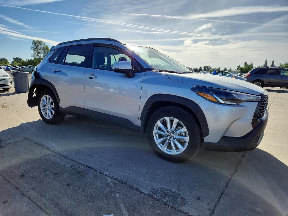 2022 TOYOTA COROLLA CROSS XLE 4