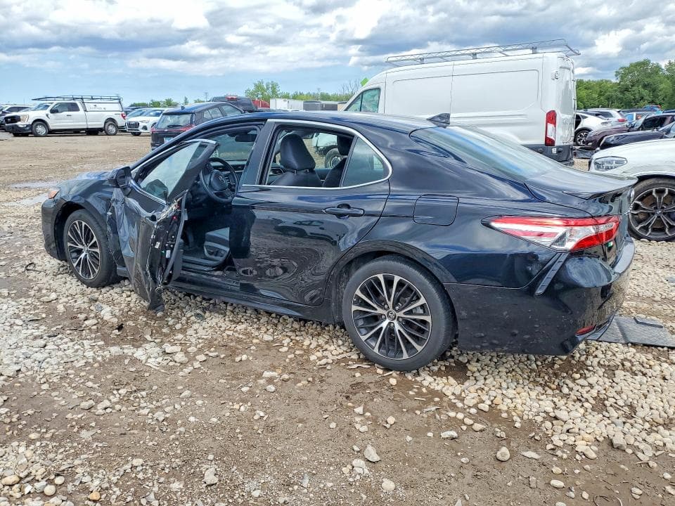 2020 TOYOTA CAMRY SE 2