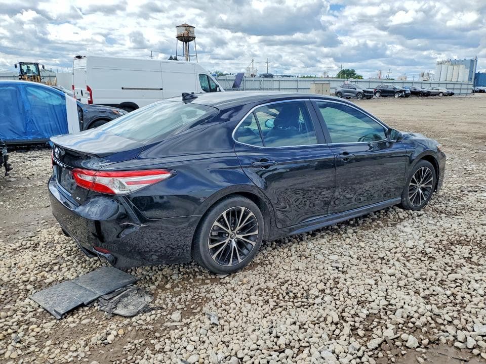 2020 TOYOTA CAMRY SE 3