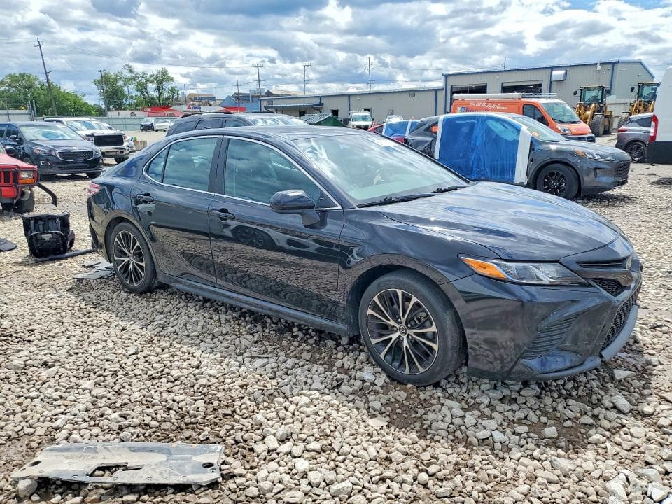 2020 TOYOTA CAMRY SE 4