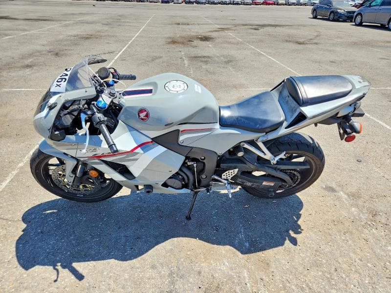 2026 HONDA CBR600 RR 3