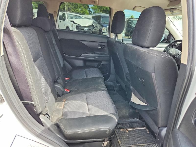 2017 MITSUBISHI OUTLANDER SE 11