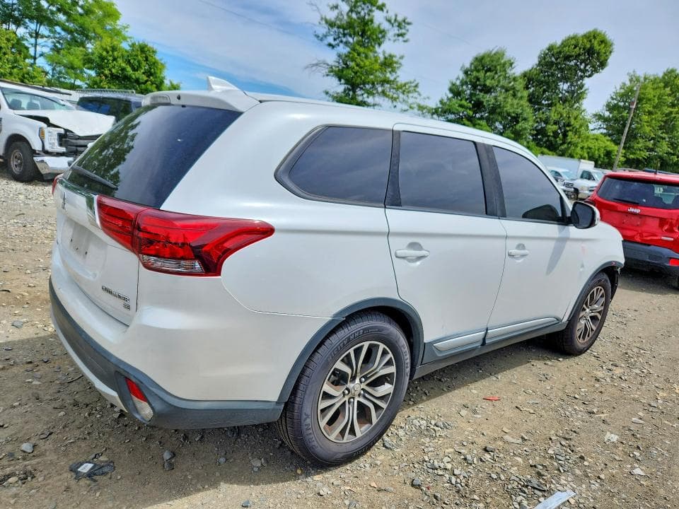 2017 MITSUBISHI OUTLANDER SE 3