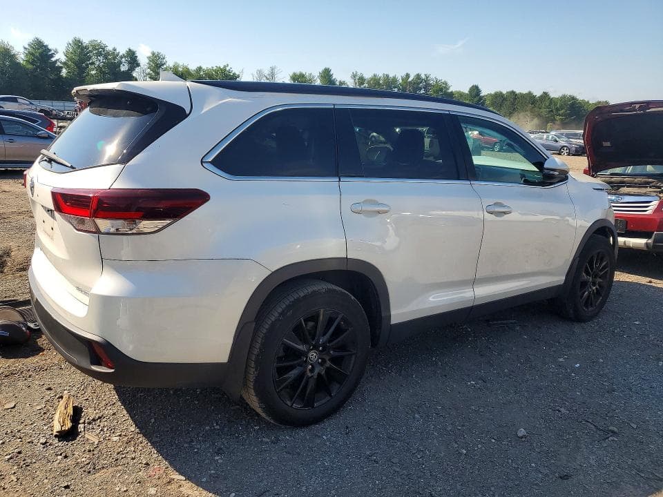 2019 TOYOTA HIGHLANDER SE 3