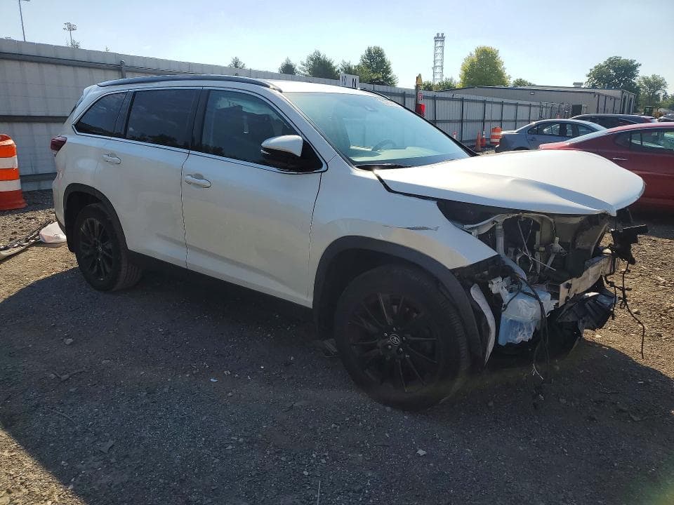 2019 TOYOTA HIGHLANDER SE 4