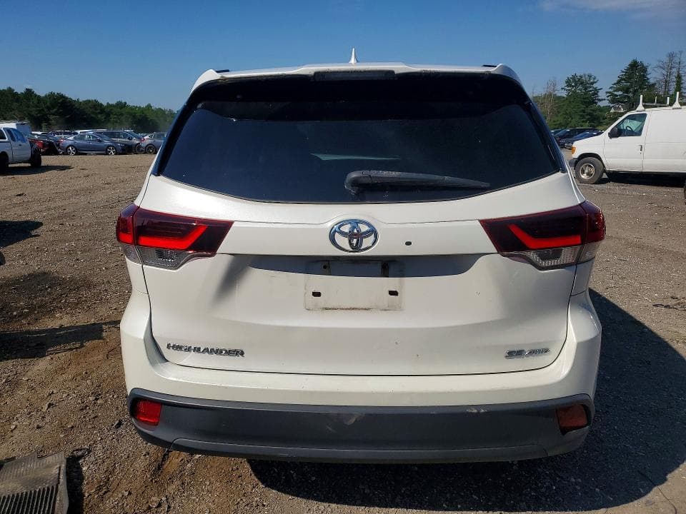 2019 TOYOTA HIGHLANDER SE 6
