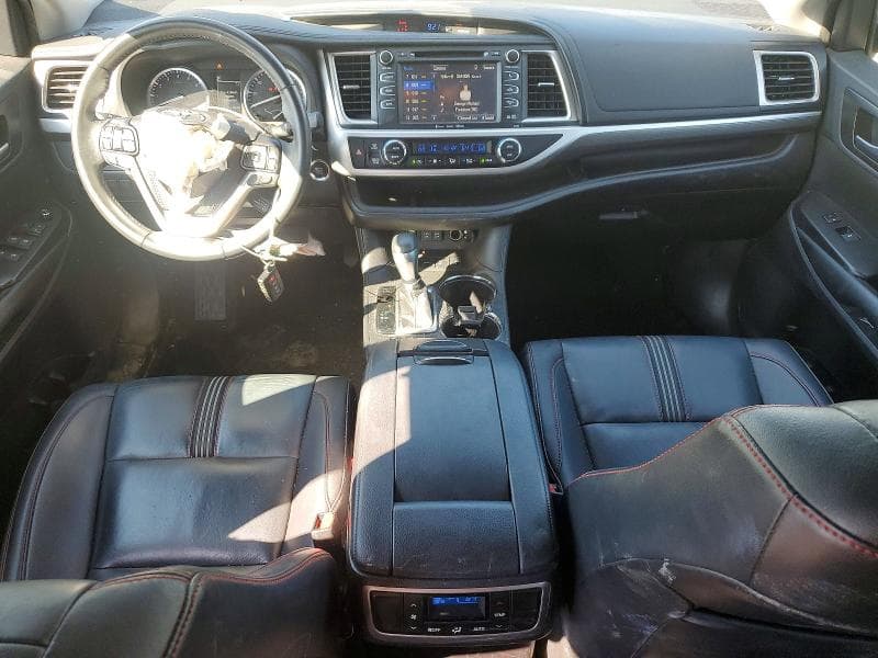 2019 TOYOTA HIGHLANDER SE 8