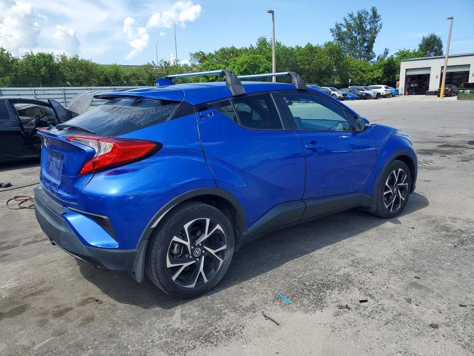 2022 TOYOTA C-HR XLE XLE 3