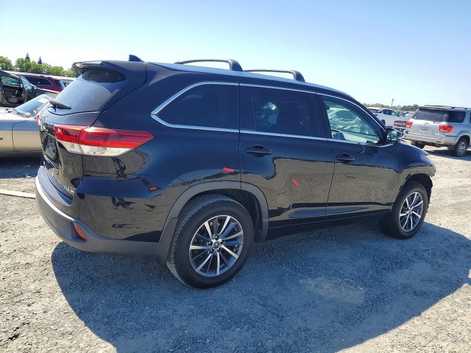 2018 TOYOTA HIGHLANDER XLE 3