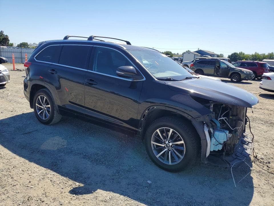 2018 TOYOTA HIGHLANDER XLE 4