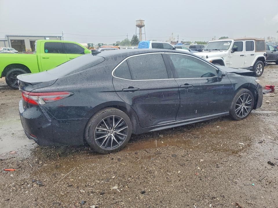 2022 TOYOTA CAMRY SE 3