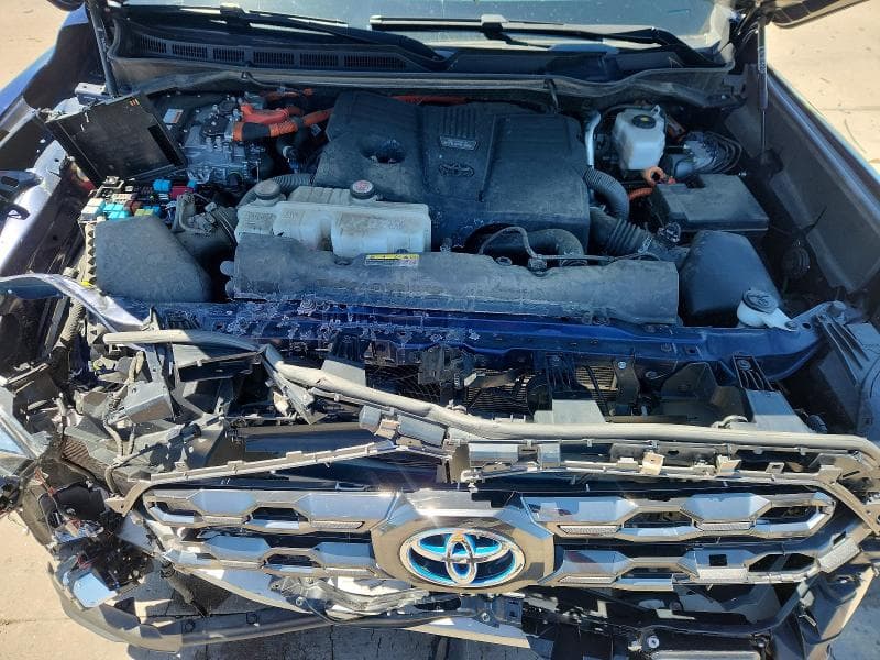 2023 TOYOTA TUNDRA PLATINUM HV PLATINUM HV 11